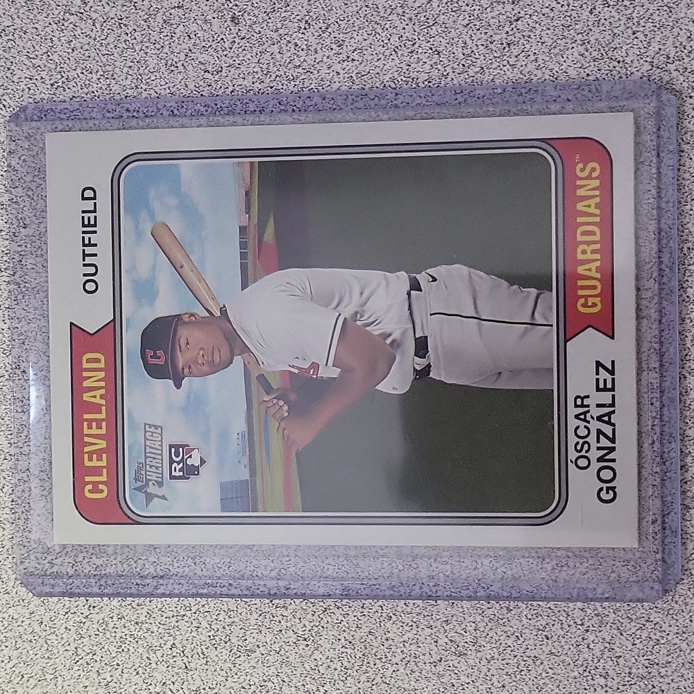 2023 Topps Heritage Oscar Hernandez Rookie Card
